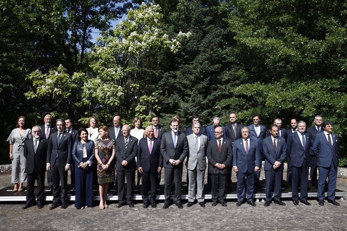Foto de familia con Rajoy y el primer ministro de Portugal