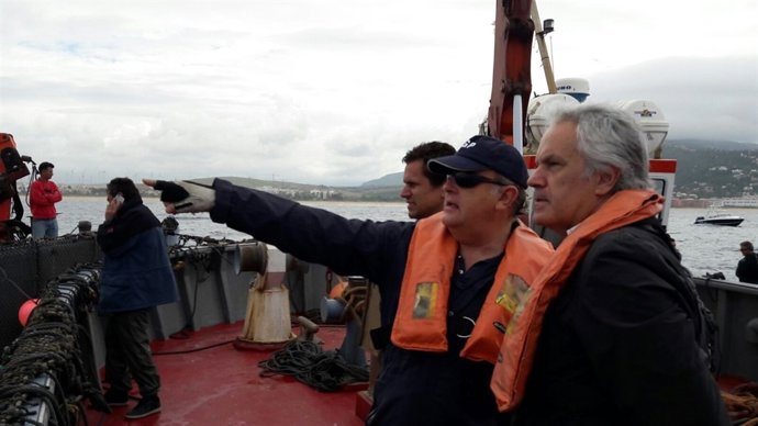 Agustín Muñoz visita el dispositivo del Estado en la pesca del atún