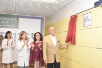 El salón de actos del Hospital Reina Sofía de Córdoba adopta el nombre 'Profesor Doctor Carlos Pera'