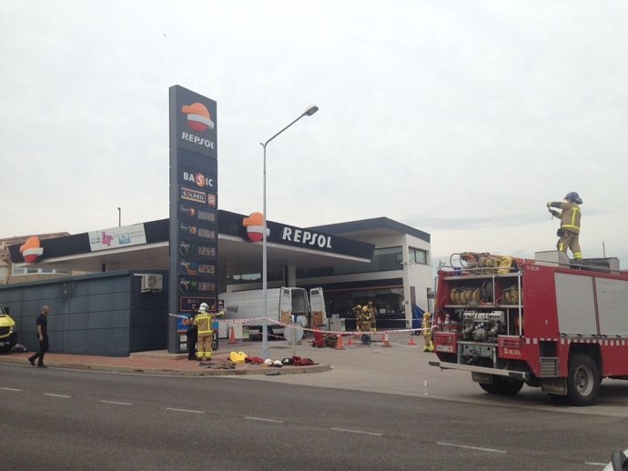 Dos muertos en una gasolinera en Sant Sadurní d'Anoia