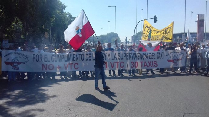 Taxistas cántabros en huelga 