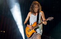 Robe Iniesta renuncia a la subvención del Ayuntamiento de Plasencia para su concierto