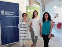 Inaugurada la exposición 'Gent Jove i Reciclatge Creatiu' con 89 objetos y nueve vestidos procedentes de reciclaje