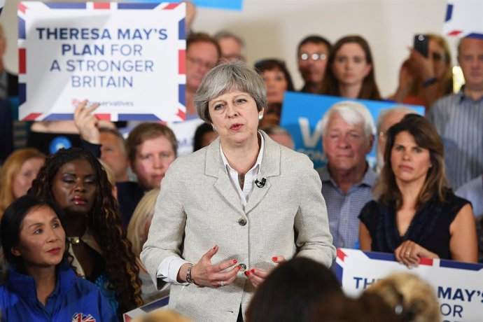 Theresa May en un acto electoral