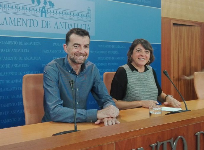 Antonio Maíllo y Elena Cortés, hoy ante los medios