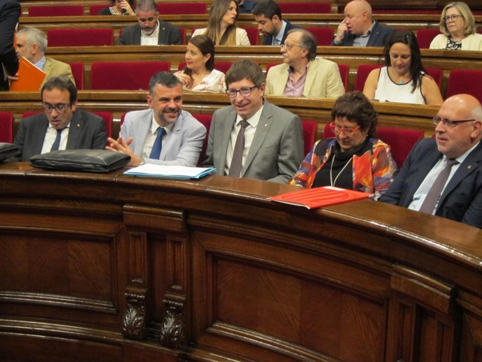       El Govern En El Pleno Del Parlament                         