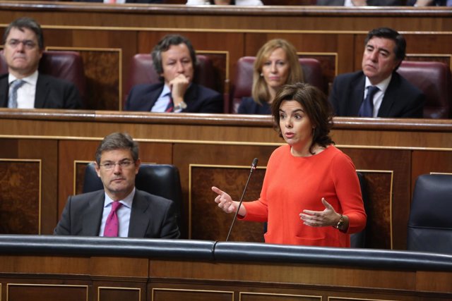 Soraya Sáenz de Santamaría y Rafael Catalá en la sesión de control al Gobierno