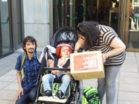 Pacientes electrodependientes entregan 276.000 firmas en el Ministerio para que se les garantice el suministro eléctrico