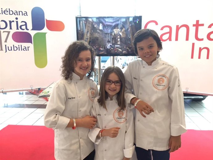 Exconcursantes De Masterchef Junior Con La Pulsera Del Lebaniego Mercado Terra B