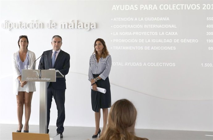 Lourdes Burgos, Elías Bendodo y Ana Mata ayudas sociales presupuesto diputación 