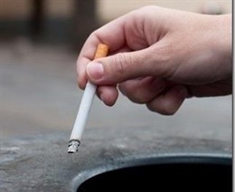 Un fumador con un cigarro