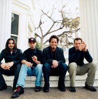 VÍDEO: Los tres miembros vivos de Audioslave tocan Like a stone en tributo a Chris Cornell