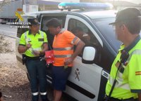 Denuncian a un camionero por conducir drogado y detienen a dos individuos con 4 kg de marihuana