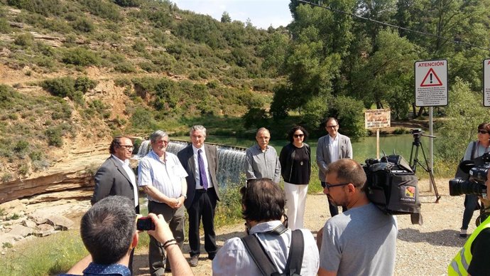 Autoridades en el Salto de Bierge (Huesca)