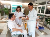 El Hospital Costa del Sol y el de Benalmádena realizan una campaña para concienciar sobre dejar de fumar