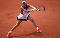 Muguruza remonta con carácter a Kontaveit y sigue la defensa de su título