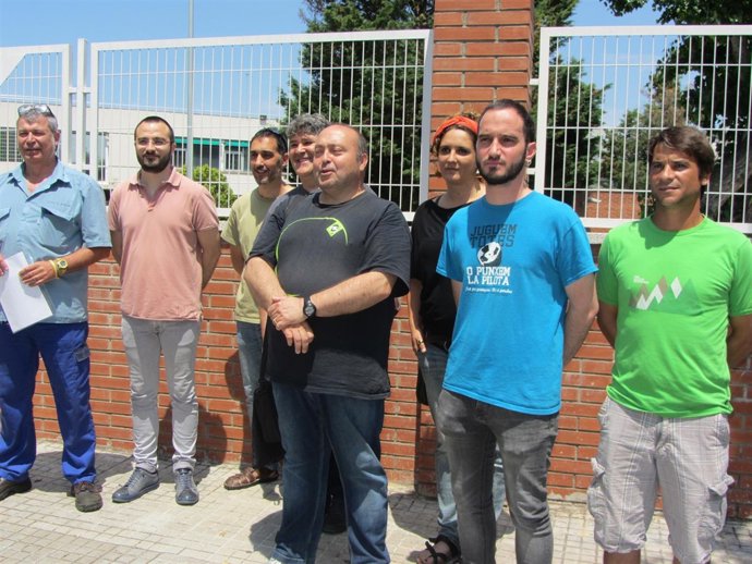  Miembros Del Sindicato FTC De Delphi Conel Diputado De La CUP Albert Botran    