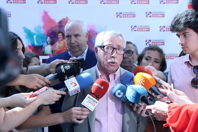 Ignacio Fernández Toxo atiende a los medios en el Congreso de CCOO-A