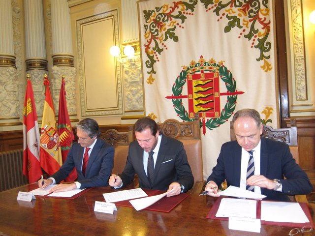 Firma de un convenio entre el Ayuntamiento de Valladolid y Adif