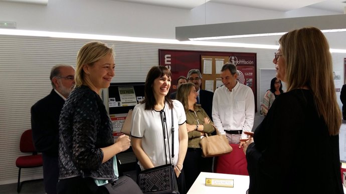 La consejera Marta Gastón ha visitado la nueva oficina del Inaem en Binéfar.