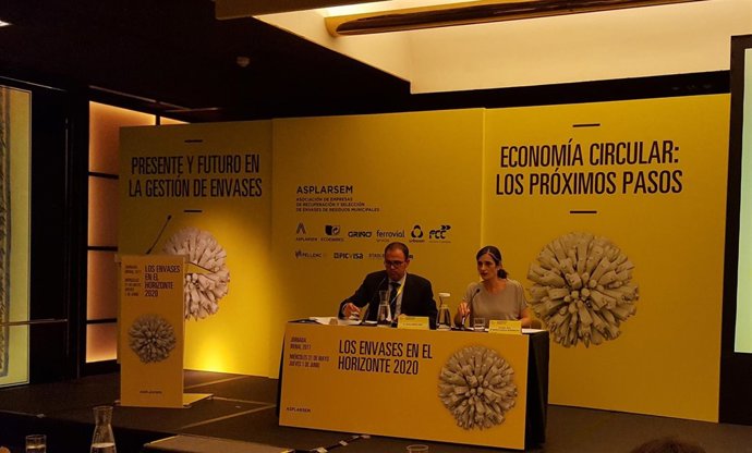 Medio Ambiente pide a las empresas que se impliquen para impulsar la