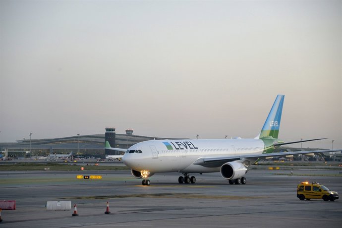 Primer avió de LEVEl al Prat