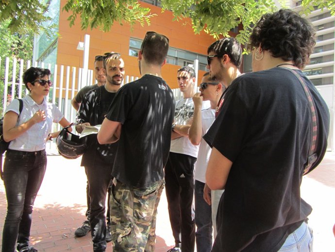 Membres i simpatitzants del Sepc davant els jutjats de Cerdanyola