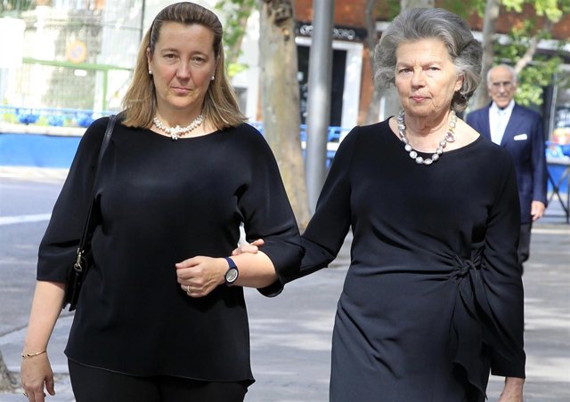 Ana de Orleans y sus hijos presiden el homenaje a la infanta Alicia de