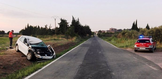 Colisión de un vehículo con un tractor en Cascante