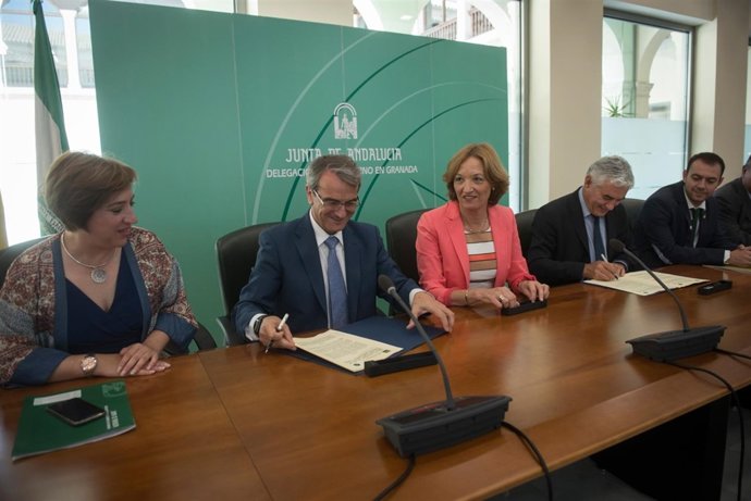 Firma de convenio entre Ifapa y Caja Rural de Granada
