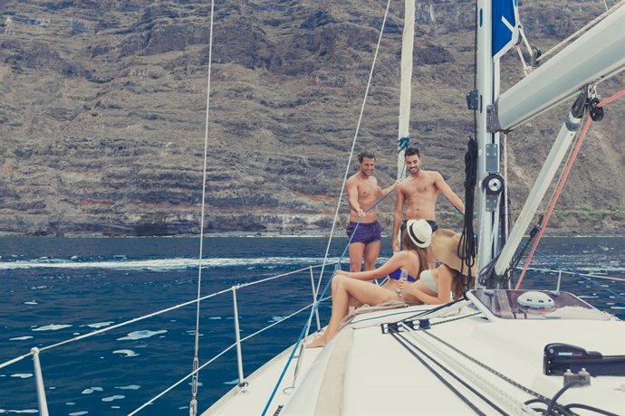 Paseo en velero por Los Gigantes