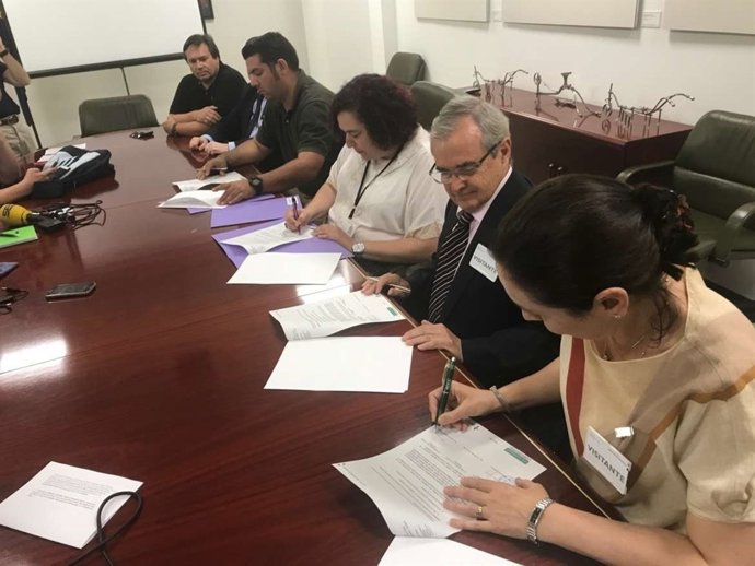 García firma convenios con Cruz Roja y la Asociación Española contra el Cáncer