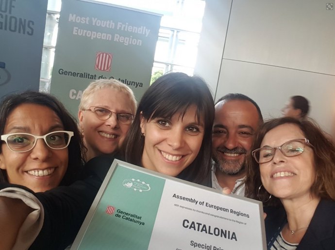 Membres de la Generalitat recullen el premi
