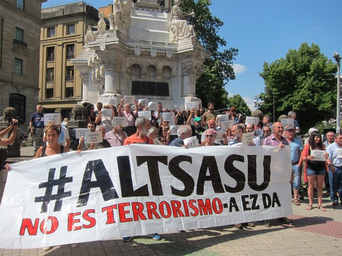 Concentración de familiares de los detenidos de Alsasua