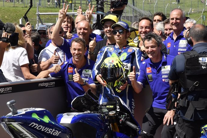 Valentino Rossi celebrando el resultado del GGPP de Italia 2016