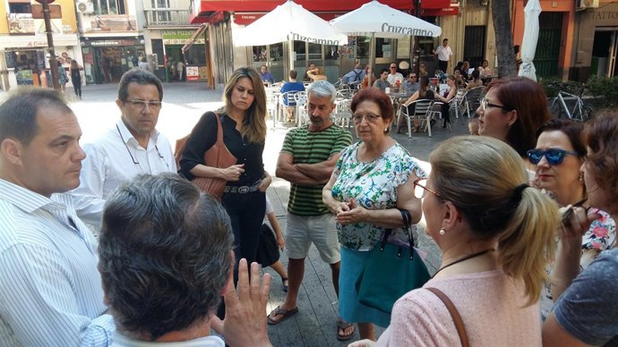 Alberto Díaz (PP) se reúne con vecinos de la Alfalfa