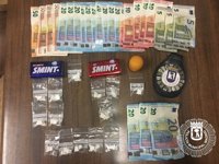 Detenidos tres individuos por trapicheo de drogas en Centro