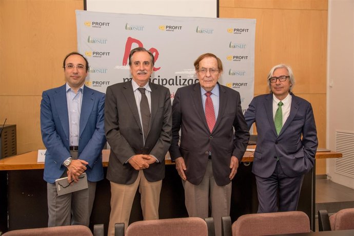 Lorenzo Dávila, Valeriano Gómez, Ramón Tomames y Ramiro Aurín