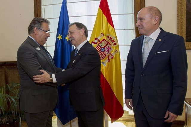 Zoido recibe al presidente de Ceuta por la Operación Estrecho