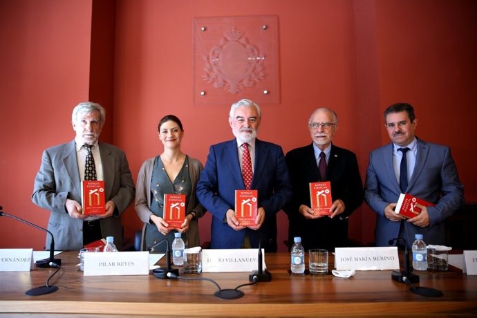 Darío Villanueva en la presentación de Borges esencial