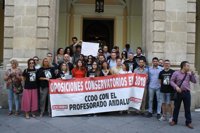 IU y Participa de Sevilla exigen la dimisión de Cabrera tras el "violento" desalojo de interinos saldado con una herida