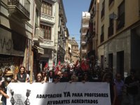 Ayudantes e interinos andaluces se manifiestan en Granada y aprueban continuar con movilizaciones por su precarización