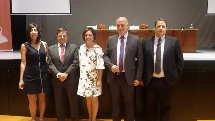 Ambrosio, entre Ruiz (izda.) y Rapún, en la clausura del encuentro