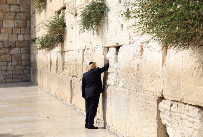 El presidente estadounidense, Donald Trump, en el Muro de las Lamentaciones
