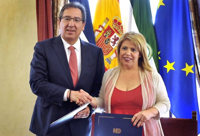 Firma del convenio entre el Ayuntamiento de Jerez y Cajasol