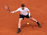 Murray sabe sufrir ante Klizan para avanzar en París
