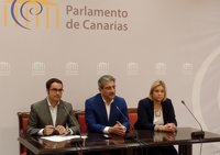 NC garantiza que los residentes pagarán "la mitad" por los billetes de barco y avión tras el acuerdo de los PGE