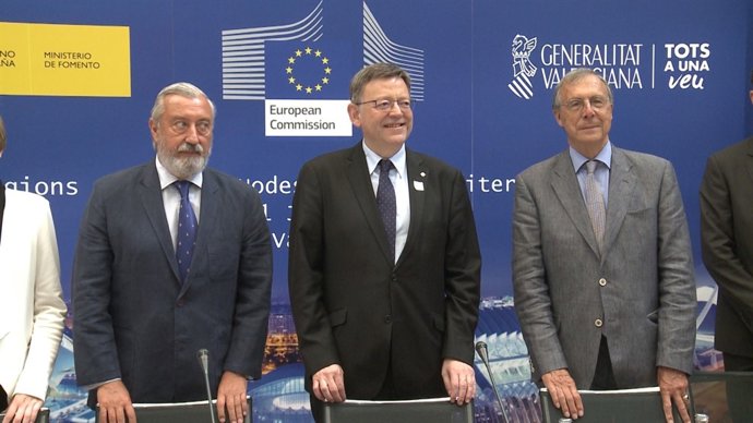 Julio Gómez-Pomar  al costat de Ximo Puig i Laurens J. Brinkhorst