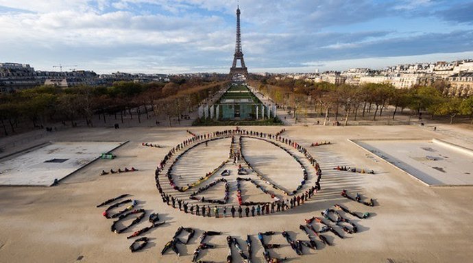  Acción Por El Clima De Greenpeace En París