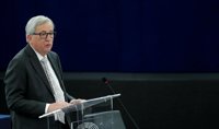Juncker lamenta "profundamente" que Trump elija estar "en contra" de lo que espera el mundo